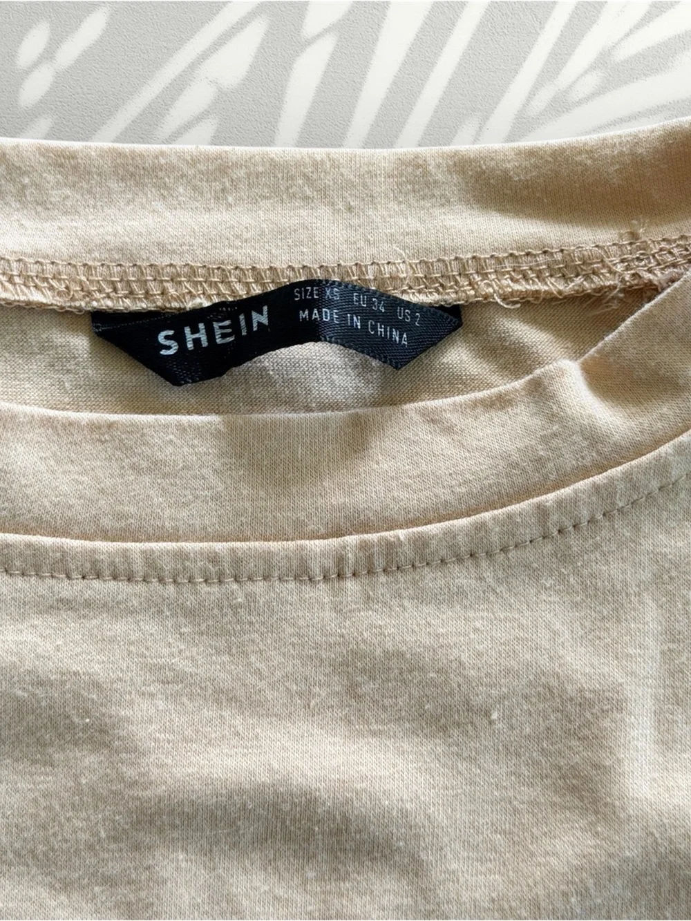 🧸 Neutral Ruched Crop Top 🧸 - Picture 2 of 3